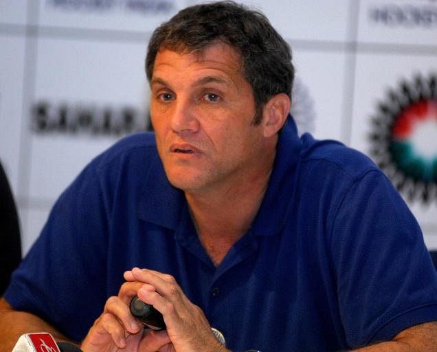 Women's hockey coach Neil Hawgood quits