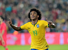 Video: Fantastic "elastico" skill from Brazil's Willian against Turkey