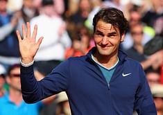 Roger Federer enjoys a delicious Indian meal during IPTL