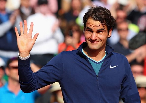 Roger Federer enjoys a delicious Indian meal during IPTL