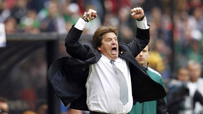 Mexico coach Miguel Herrera's contract extended