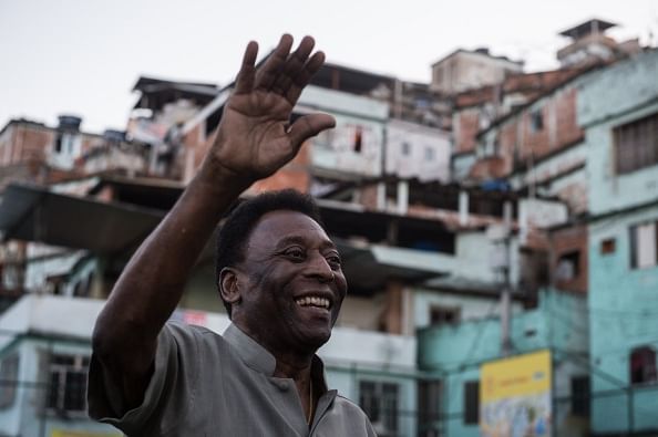 Pele signs lifelong image rights deal with Santos
