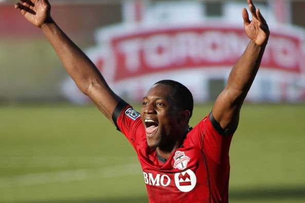 West Ham sign Canadian defender Doneil Henry