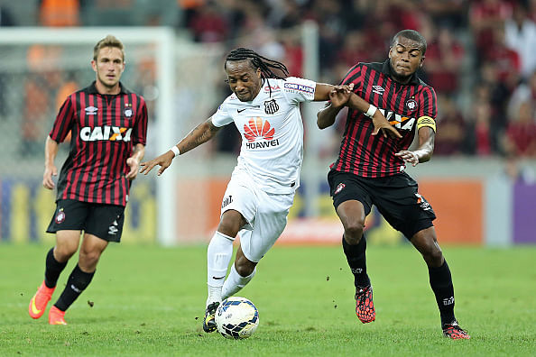 Flamengo join race to sign Brazil midfielder Arouca