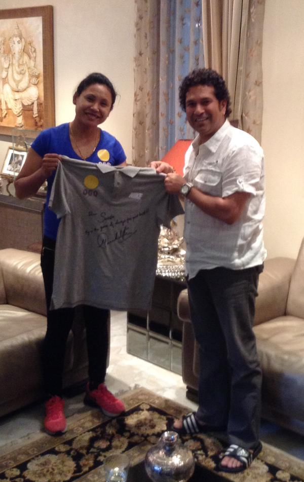 Sachin Tendulkar meets boxer Sarita Devi