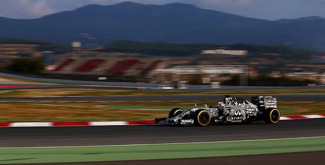 Ricciardo racks in 143 laps en route to fastest time on day 2 of Barcelona test