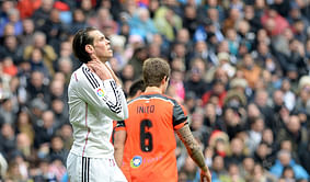 Video: Gareth Bale gets booed by Real Madrid fans after missing sitter