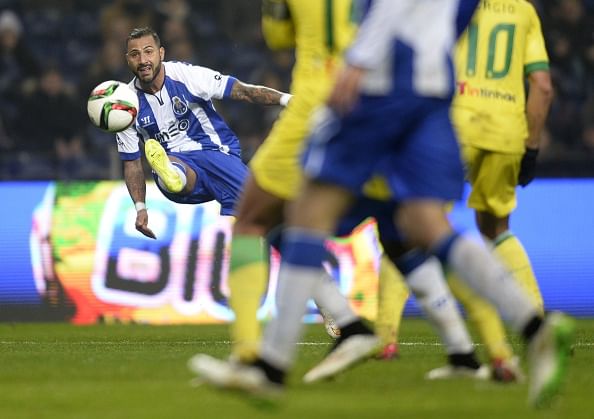 Video: Ricardo Quaresma scores his trademark trivela goal from outside the box