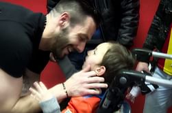 Video: Valencia help 7-year-old fan with cerebral palsy meet his hero Alvaro Negredo at Mestalla