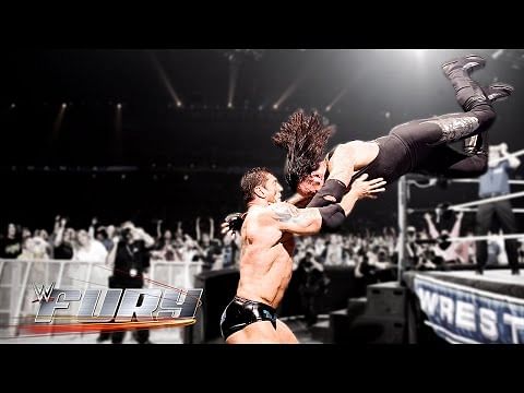 Video: Daredevil dives outside the ring - WWE Fury