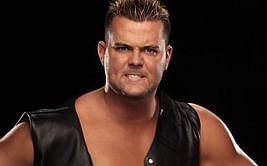 Former WWE Star tags Stephanie McMahon and then removes it