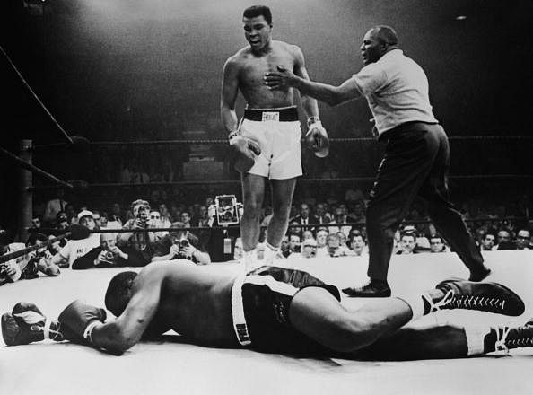 Video: The other 'Fight of the Century' - Muhammad Ali 'knocked out' by 3-year-old kid