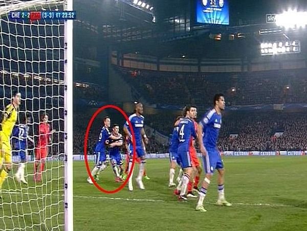 Video: John Terry marks Gary Cahill by mistake to allow PSG's second goal