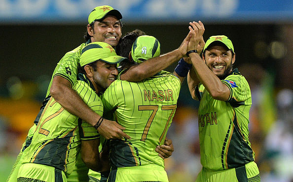 Pakistan scrape past Zimbabwe to register first World Cup win