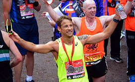 Jenson Button completes London Marathon