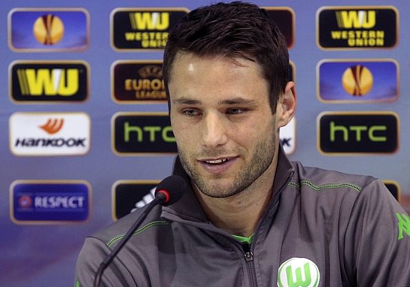 Christian Trasch signs a contract extension with Wolfsburg