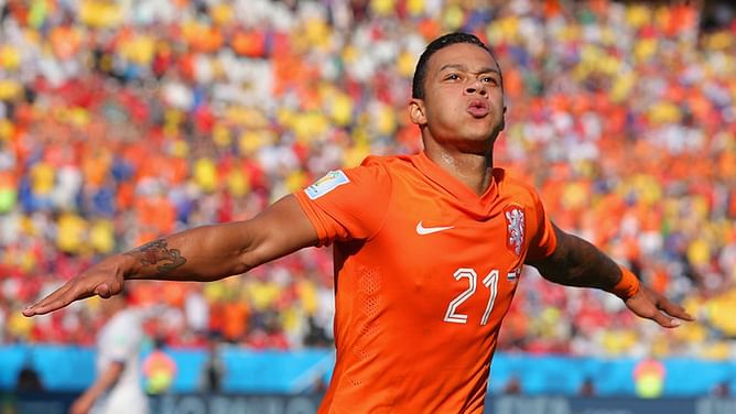 Memphis Depay dismisses speculation over Manchester United move