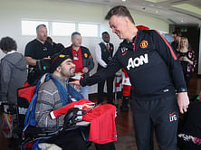 Video: Manchester United fan gives Louis van Gaal a list of transfer targets
