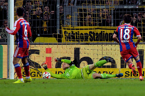 Video: Manuel Neuer shows why he is currently the best goalkeeper in the world