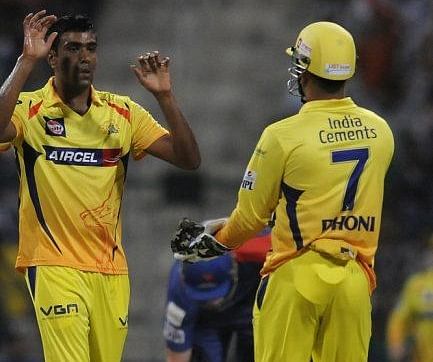 Mahendra Singh Dhoni operates on his instincts: Ravichandran Ashwin