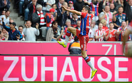 Video: Bayern Munich's Robert Lewandowski scores with a stunning volley against Frankfurt