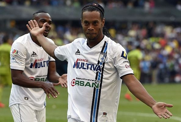 Cruzeiro in talks to sign Brazil legend Ronaldinho from Queretaro