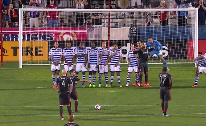 Video: Distraction worked! Sebastian Giovinco scores from perfect free-kick after distracting keeper