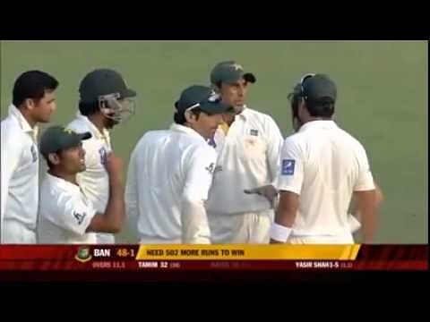 Pakistan's Yasir Shah bowls a Warne-like delivery that spins almost 90 degrees