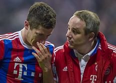 Robert Lewandowski returns to training wearing protective mask