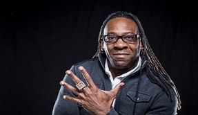 Booker T doesn't see Ronda Rousey wrestling in WWE, Country deems SmackDown illegal, SI - Network