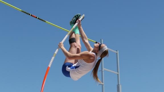 Charlotte Brown: Blind pole-vaulter wins bronze medal