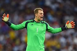 Video: Manuel Neuer trains against a cannon
