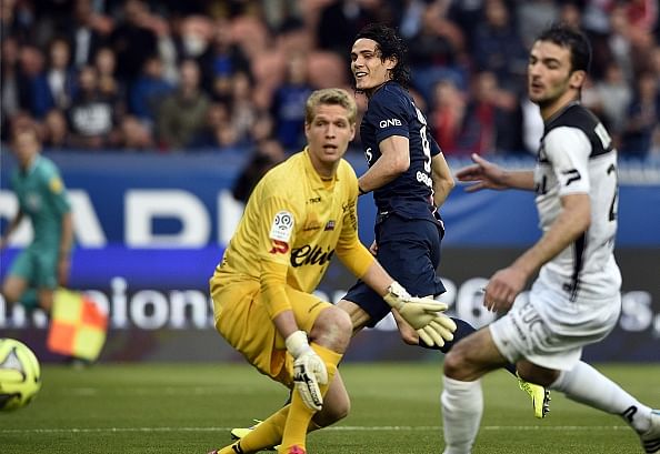 Video: PSG's Verratti and Cavani show how to score the perfect goal from a quick free kick