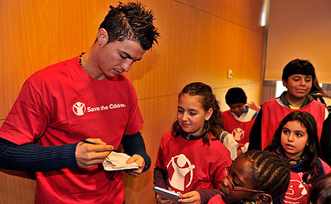 Cristiano Ronaldo surprises 13-year-old Nepal earthquake victim