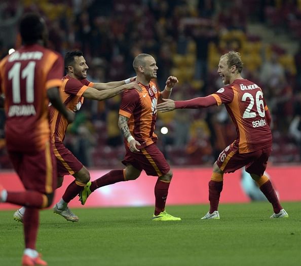 Video: Galatasaray's Wesley Sneijder scores from a great free-kick in Turkish Cup semi-final