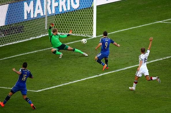 5 players who were too smart for the offside trap