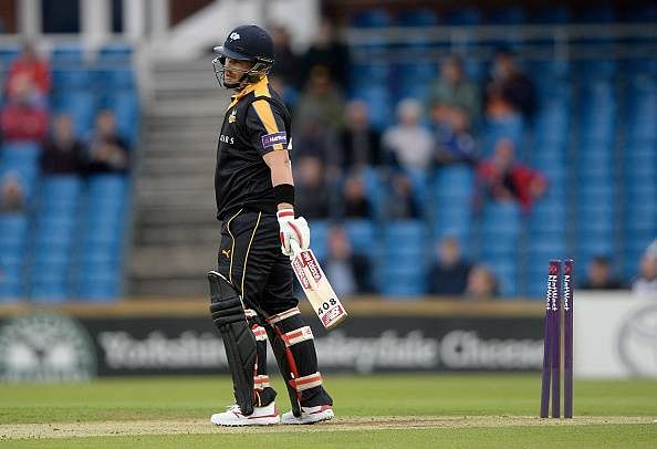 Aaron Finch leaves hospital after rib injury