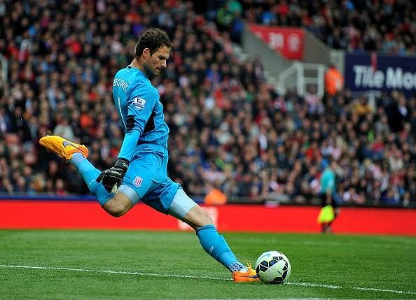 Rumour: Chelsea chase Stoke City goalkeeper Asmir Begovic to replace Petr Cech