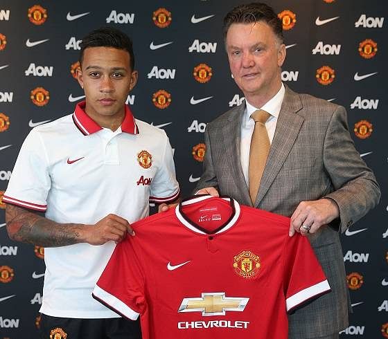 Manchester United complete the signing of PSV Eindhoven's Memphis Depay