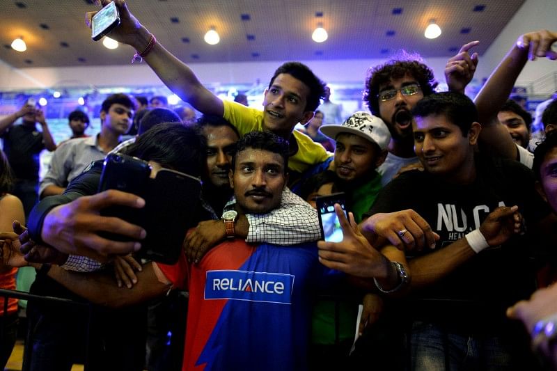 Dabang Delhi&acirc;€™s Kashiling Adake being thronged by fans