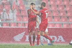 Video: Jordan Henderson's 'Rabona' assist against Thai All Stars is a touch of pure class