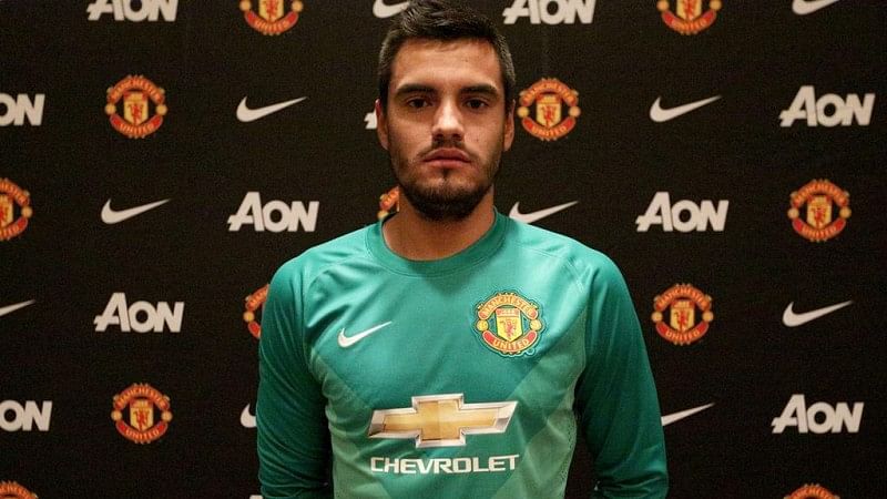 Manchester United sign goalkeeper Sergio Romero