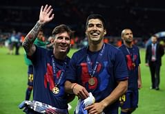 Video: Fan tells Barcelona's Luis Suarez he's the best player in the world; he disagrees