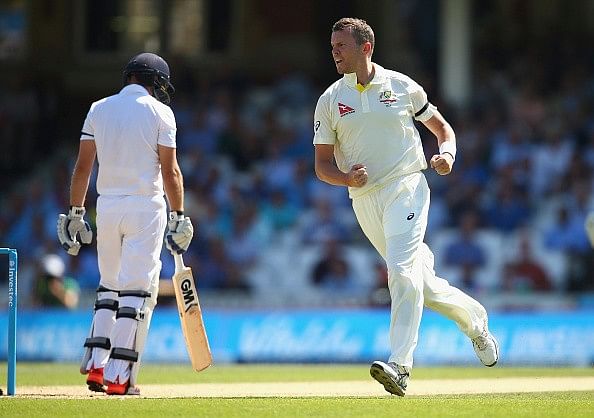 Video: Peter Siddle's late swinger leaves everyone stunned