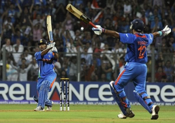 MS Dhoni hits the six that completes India&#039;s World Cup win