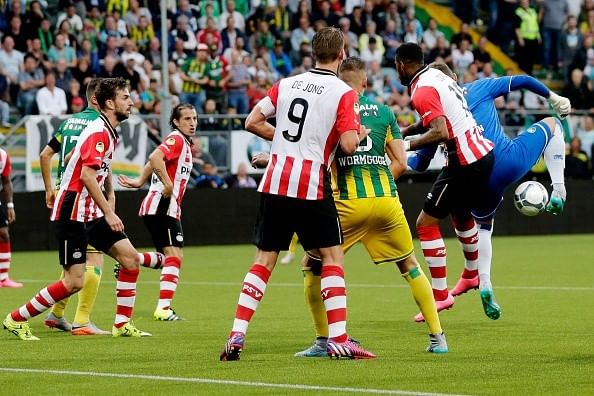VIDEO: Goalkeeper scores incredible last-minute backheel goal