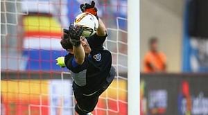 Video: Iker Casillas pulls off incredible penalty save in shootout win against Valencia
