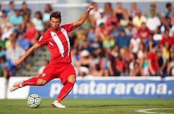 Arsenal target Grzegorz Krychowiak suffers broken rib against Barcelona in UEFA Super Cup