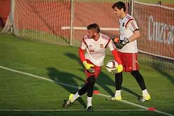Video: David De Gea nutmegs Iker Casillas in Spain training