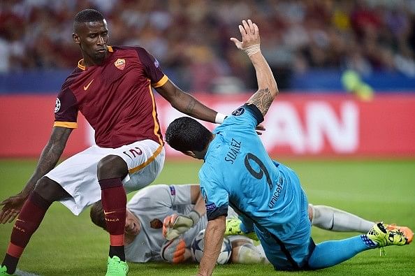 Suarez claims Barcelona were denied a clear penalty against Roma